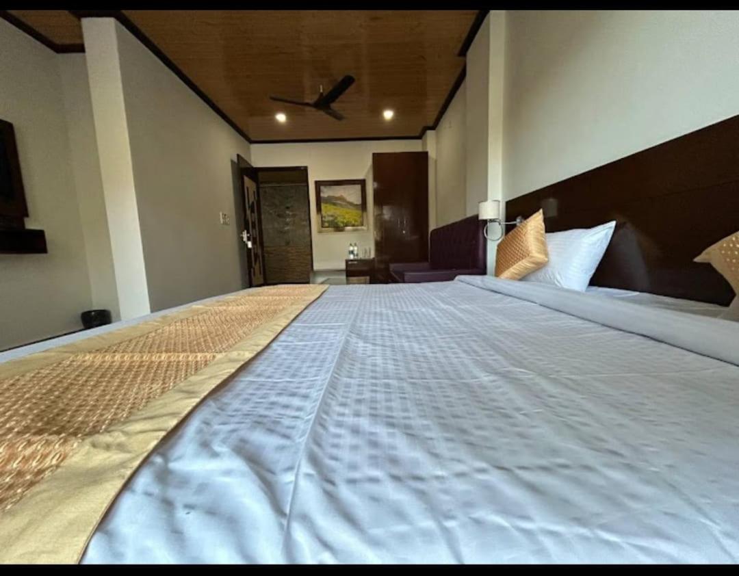 Hotel 7 Heavens Мусори Екстериор снимка